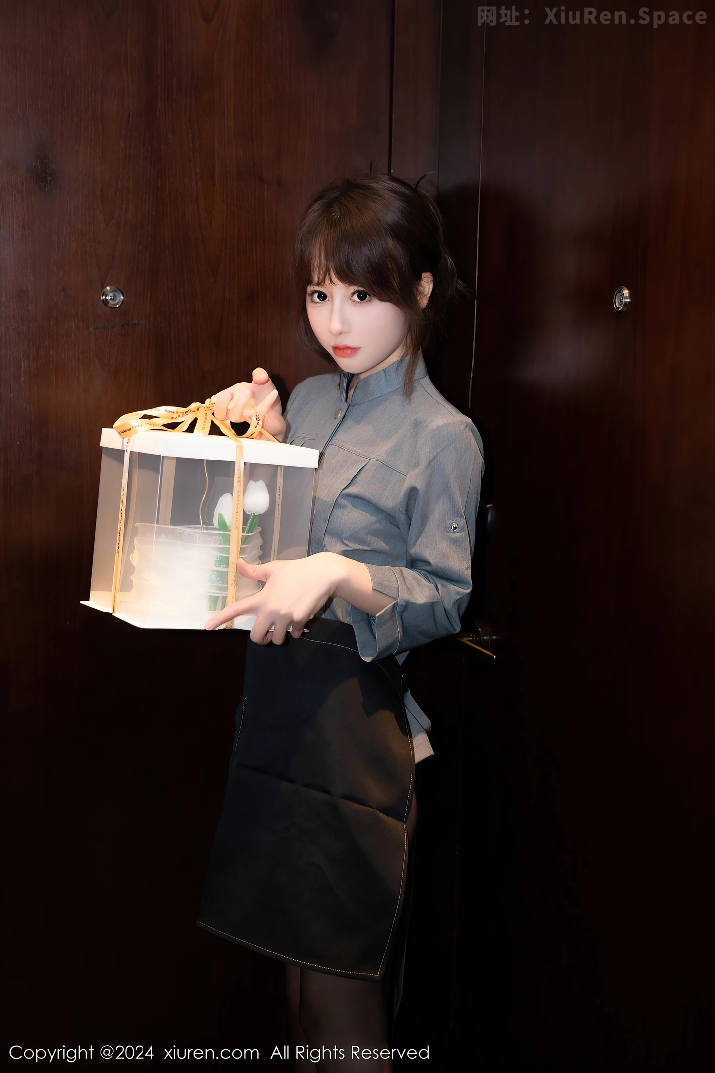 图片[2]-[XiuRen秀人网]VOL.7953 模特金tiao性感灰色上衣配黑短裙露超薄黑丝秀曼妙身姿诱惑写真74P-秀人网官方网站